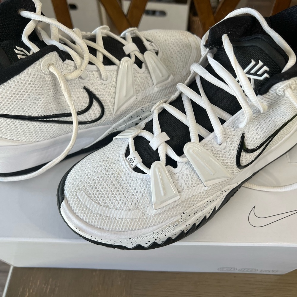 Kyrie 7